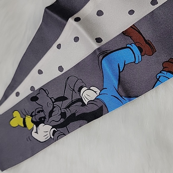 Disney X Coach Printed Silk Skinny Scarf - Goofy - Picture 1 of 4